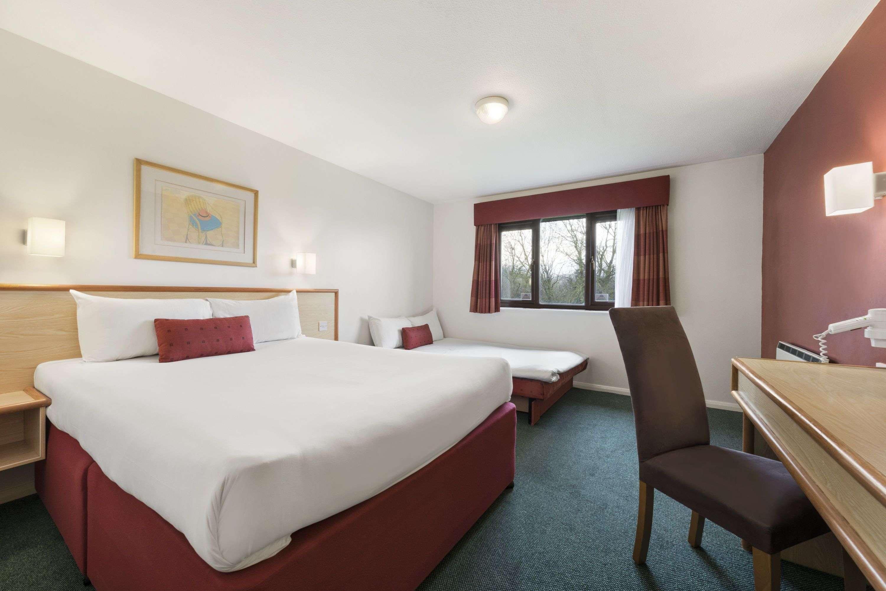 Days Inn Hotel Sedgemoor Rooks Bridge Exterior foto